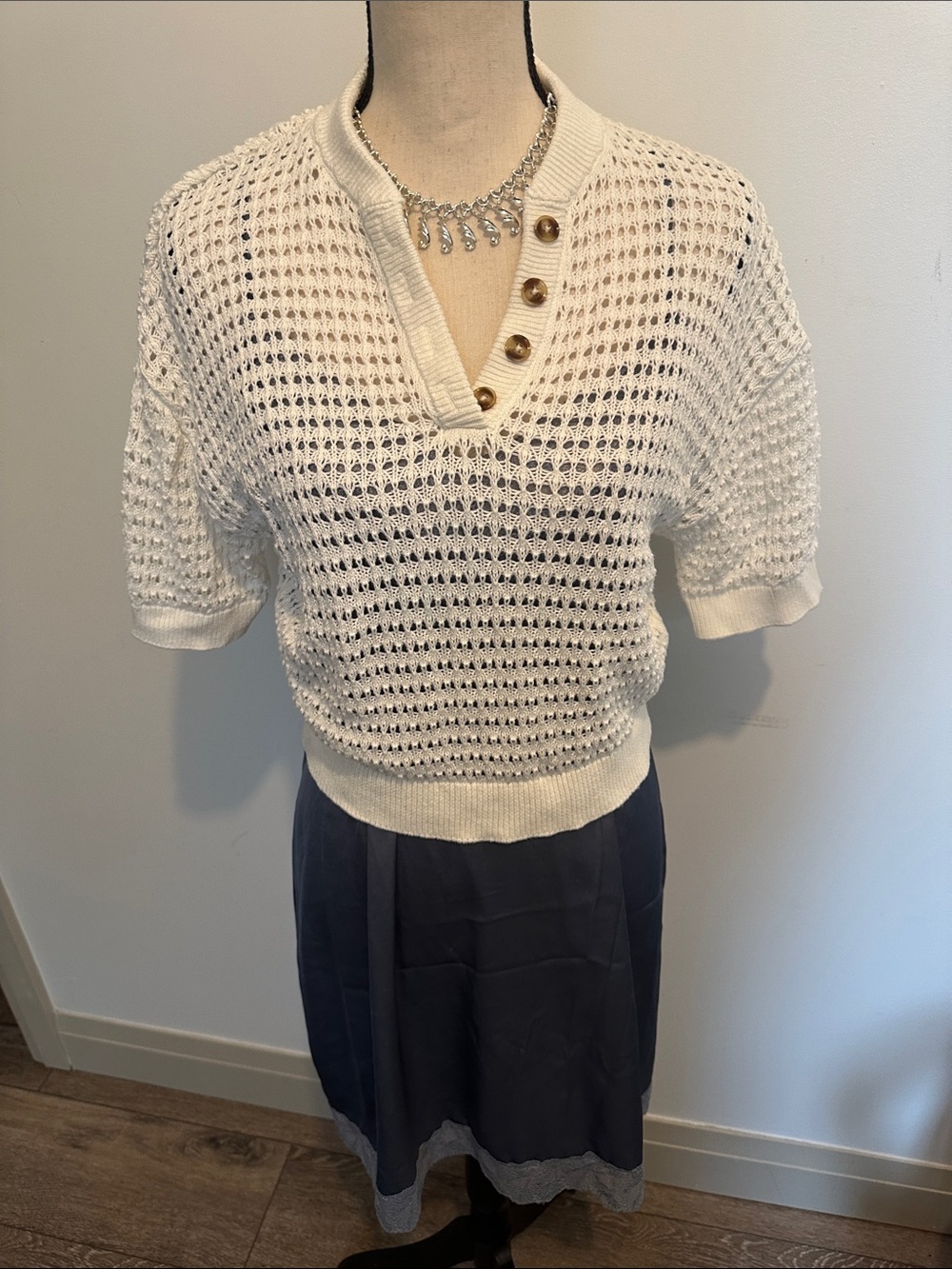RW&CO. Cream White Short-Sleeve Open-Knit Polo Sweater with Button Placket XS